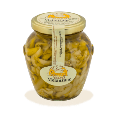 Vaso di filetti di Melanzane a Julienne sott'olio in Olio Extravergine d'Oliva dell'Azienda Agricola Sapori di Casa in Puglia, selezione Borgo Calvera.