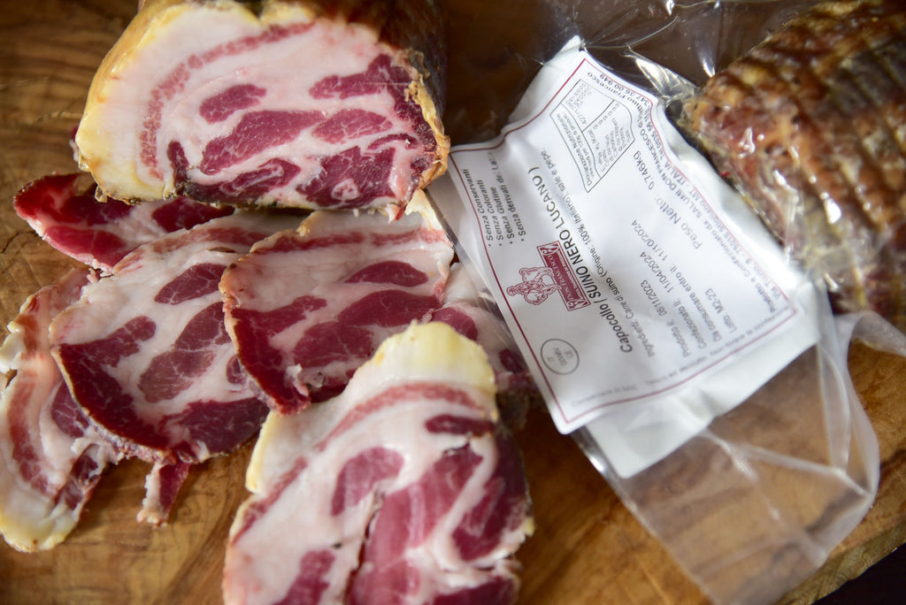 Dettaglio delle venature di grasso nobile del capocollo di suino nero lucano Don Francesco – Borgo Calvera