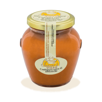 Vaso di Confettura Extra di Albicocche a filiera corta dell'Azienda Agricola Sapori di Casa, coltivata e trasformata in Puglia, selezionata da Borgo Calvera.