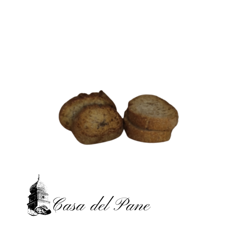 Dettaglio ravvicinato della texture rustica, porosa e croccante del crostino integrale lucano – Borgo Calvera