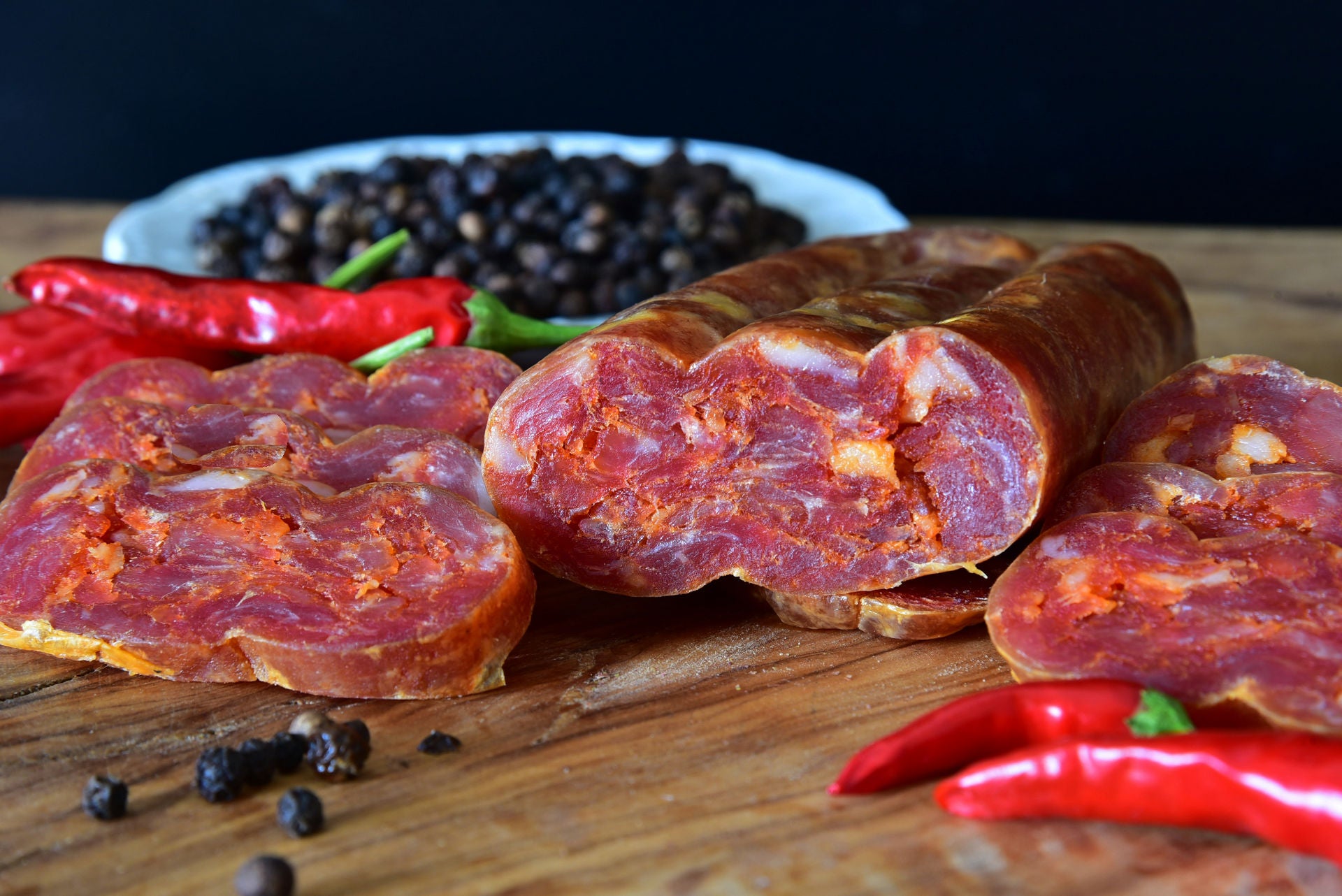 Dettaglio del taglio della Soppressata Rosa artigianale lucana Don Francesco – Borgo Calvera
